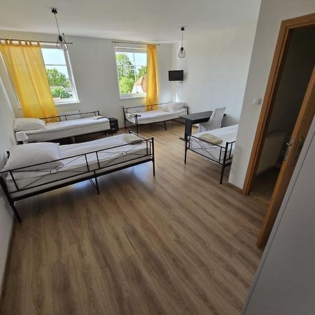 Sredzka Korona Hotel Środa Śląska Exterior foto