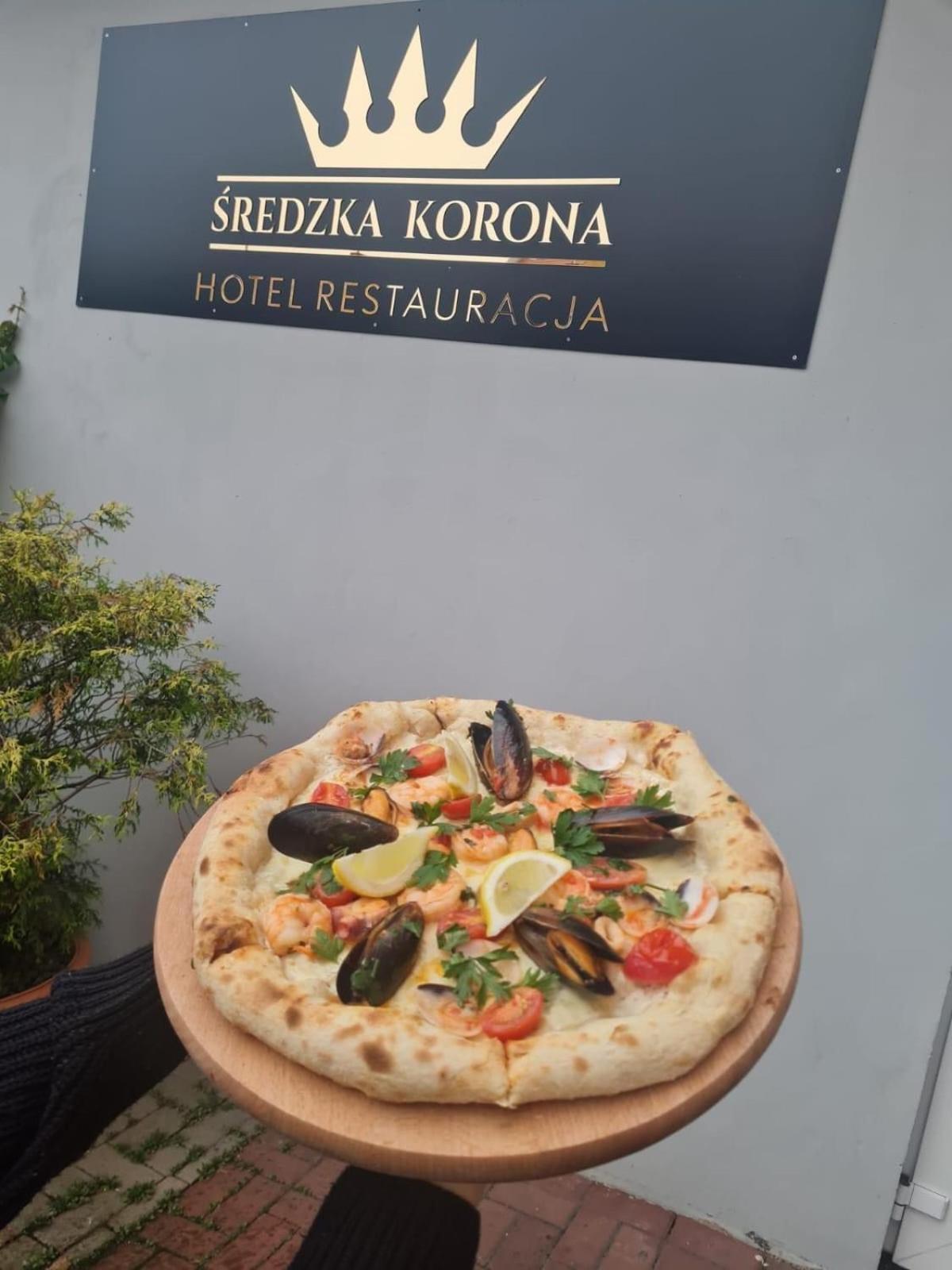 Sredzka Korona Hotel Środa Śląska Exterior foto